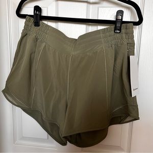 NWT Lululemon Hotty Hot Shorts 4” HR